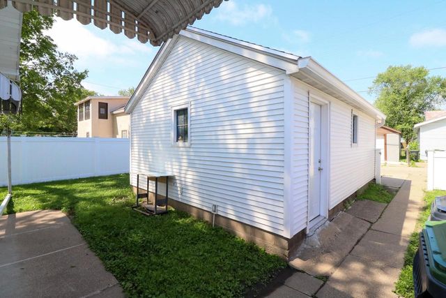 1520 11th STREET S, La Crosse, WI 54601