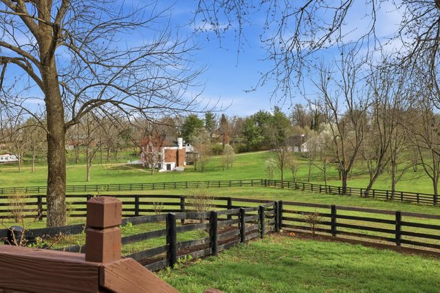 235 Lakewood Drive, Nicholasville, KY 40356