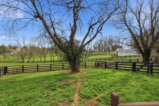 235 Lakewood Drive, Nicholasville, KY 40356