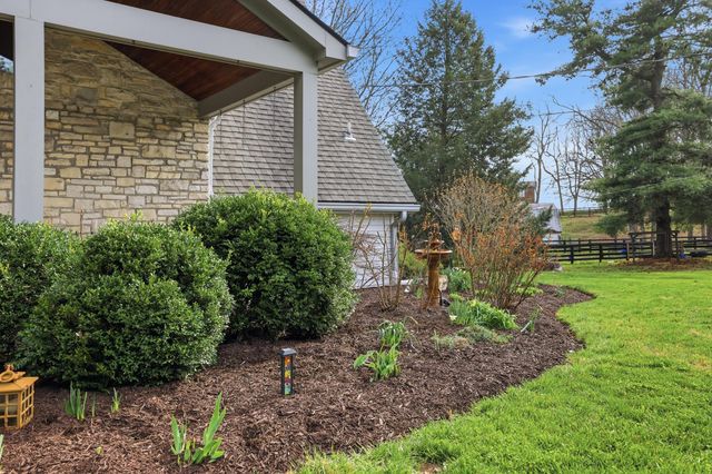 235 Lakewood Drive, Nicholasville, KY 40356