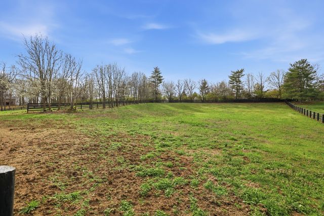 235 Lakewood Drive, Nicholasville, KY 40356