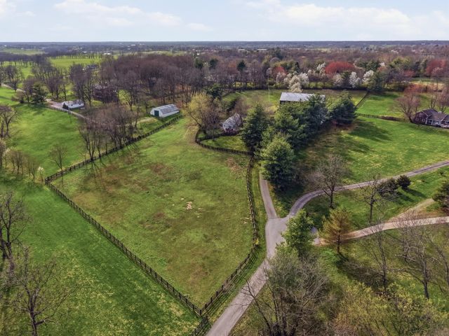 235 Lakewood Drive, Nicholasville, KY 40356