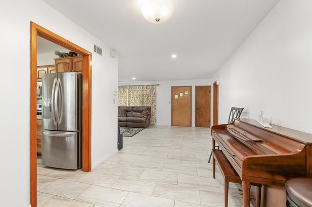 1707 Drollinger St, Wichita, KS 67218