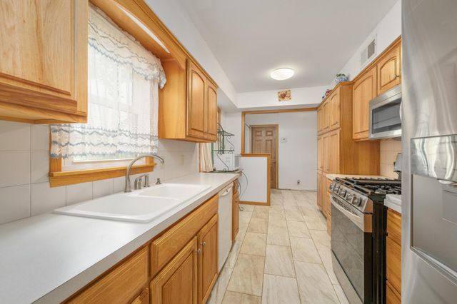 1707 Drollinger St, Wichita, KS 67218