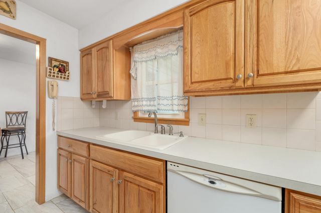 1707 Drollinger St, Wichita, KS 67218