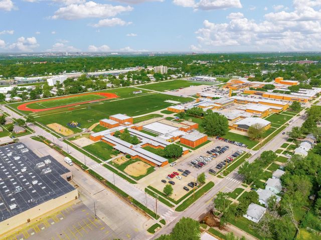 1707 Drollinger St, Wichita, KS 67218