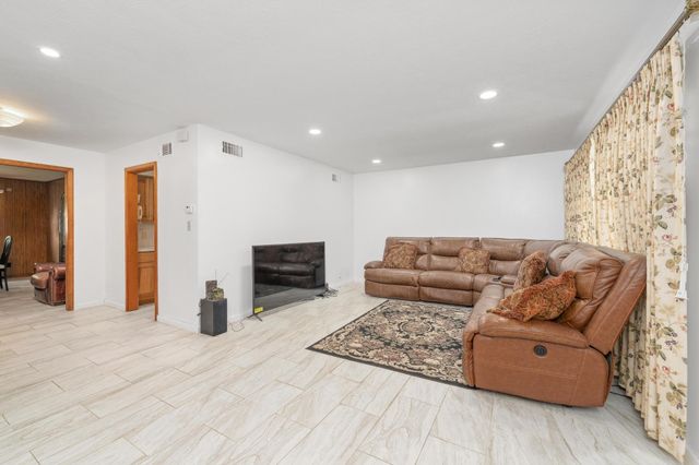 1707 Drollinger St, Wichita, KS 67218