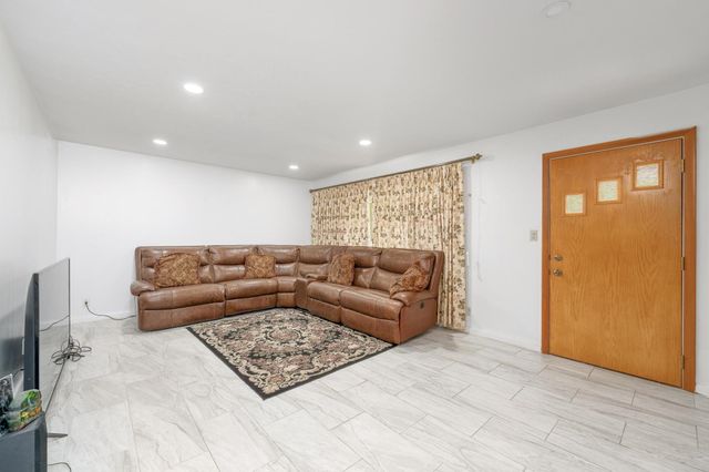 1707 Drollinger St, Wichita, KS 67218