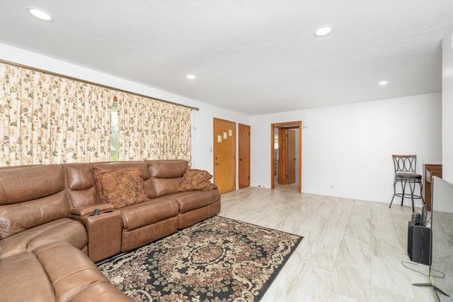 1707 Drollinger St, Wichita, KS 67218