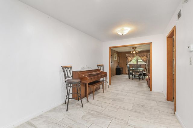 1707 Drollinger St, Wichita, KS 67218