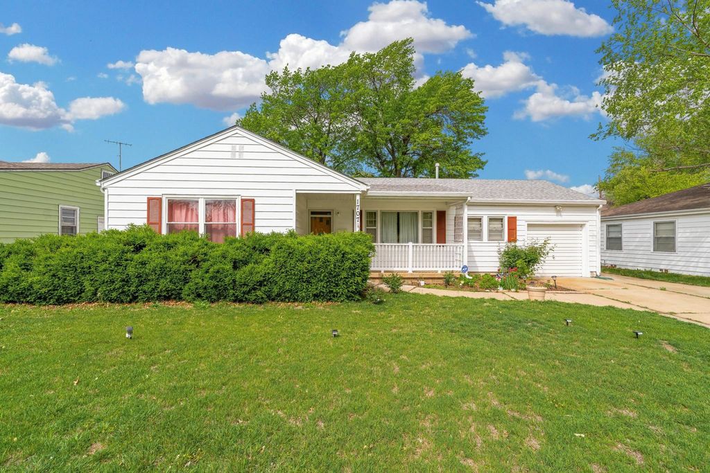1707 Drollinger St, Wichita, KS 67218