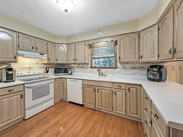 1207 APPLEJACK Drive, Erie, PA 16509