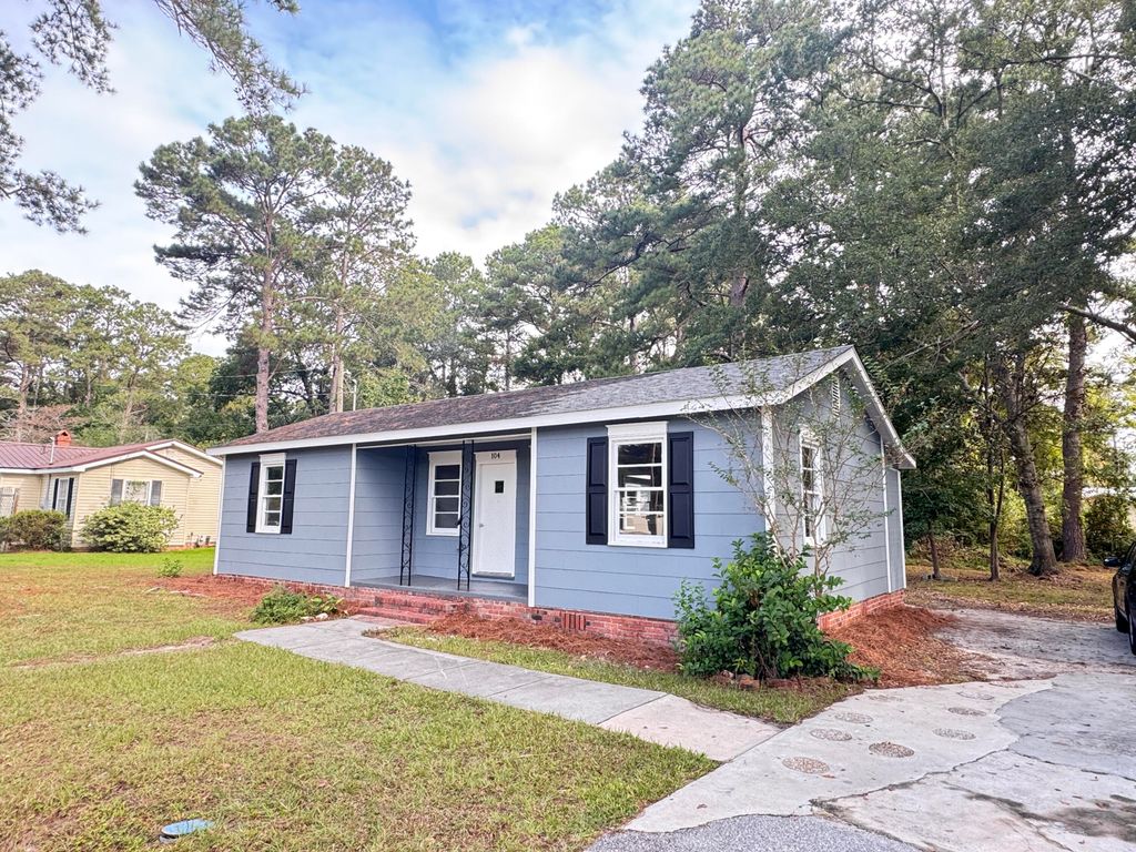 104 Dean Street, Walterboro, SC 29488