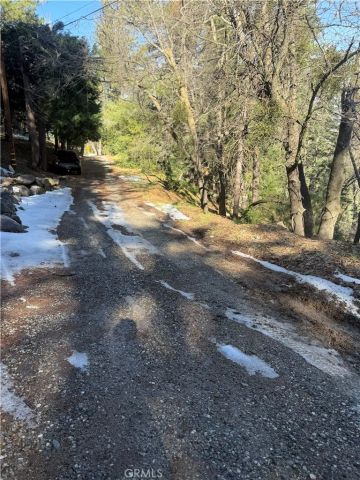 24989 Highland, Crestline, CA 92325