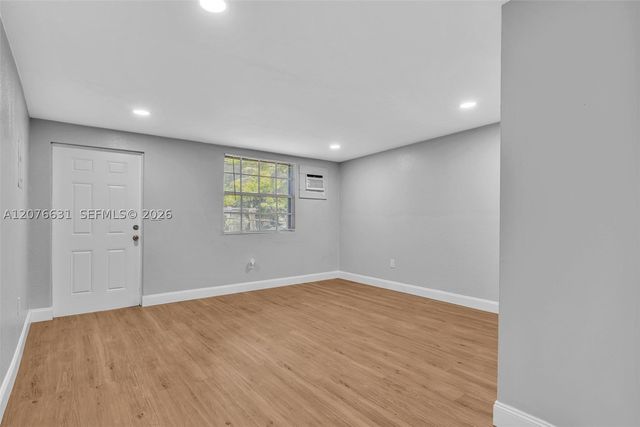 163 NW 40th St N, Oakland Park, FL 33309