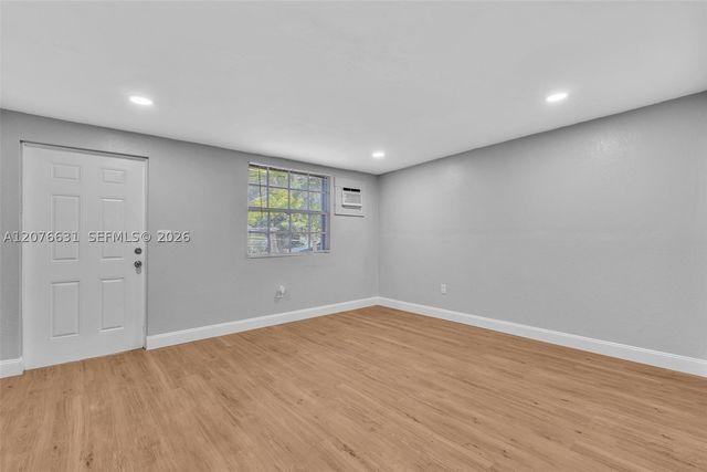 163 NW 40th St N, Oakland Park, FL 33309