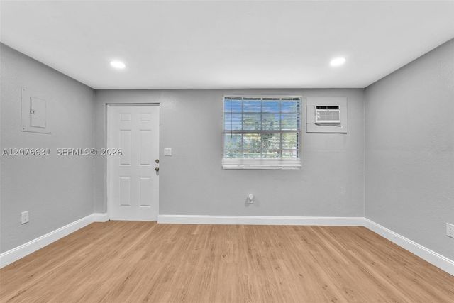 163 NW 40th St N, Oakland Park, FL 33309