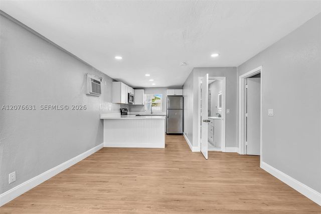163 NW 40th St N, Oakland Park, FL 33309