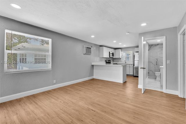 163 NW 40th St N, Oakland Park, FL 33309