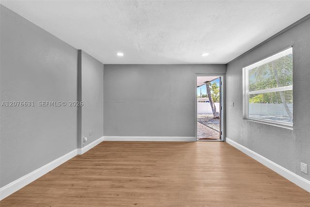 163 NW 40th St N, Oakland Park, FL 33309
