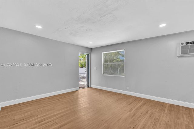 163 NW 40th St N, Oakland Park, FL 33309