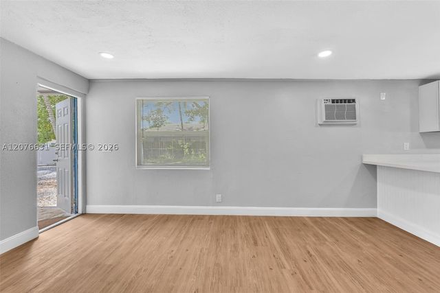 163 NW 40th St N, Oakland Park, FL 33309
