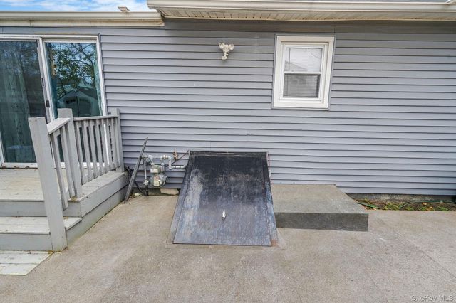 13 Poplar Street, Central Islip, NY 11722