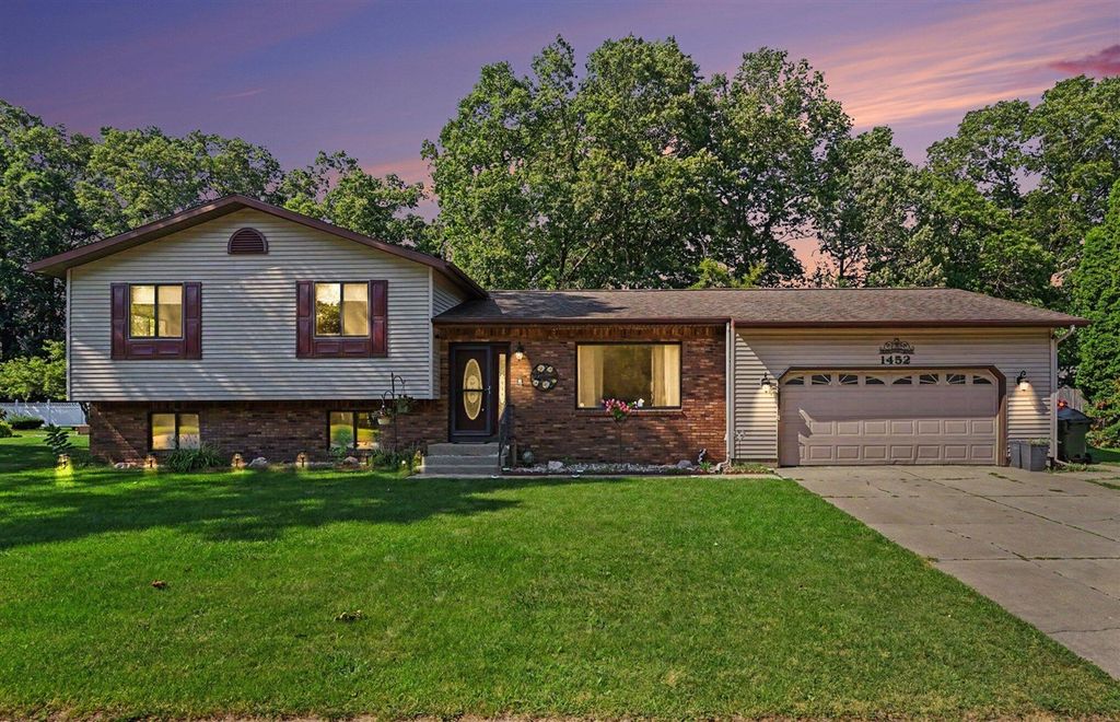 1452 Adams Avenue, Muskegon, MI 49442
