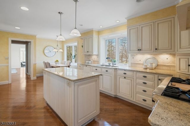 78 Seven Oaks Dr, New Providence Boro, NJ 07901