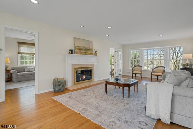 78 Seven Oaks Dr, New Providence Boro, NJ 07901