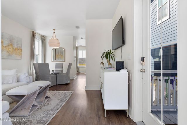 215 E 2nd Street, 6, Pass Christian, MS 39571