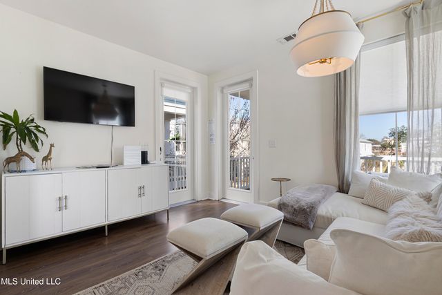 215 E 2nd Street, 6, Pass Christian, MS 39571