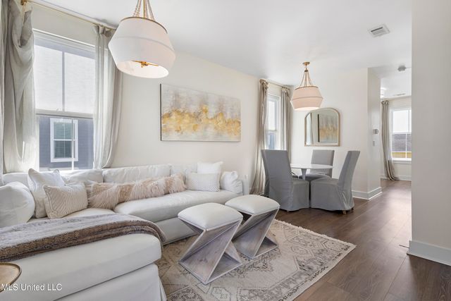 215 E 2nd Street, 6, Pass Christian, MS 39571