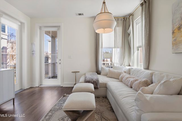 215 E 2nd Street, 6, Pass Christian, MS 39571