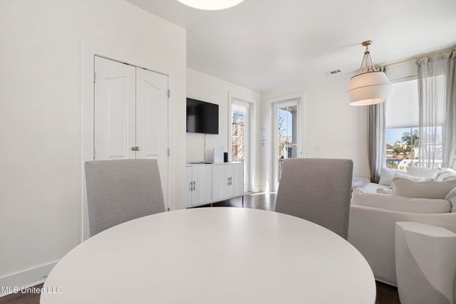 215 E 2nd Street, 6, Pass Christian, MS 39571