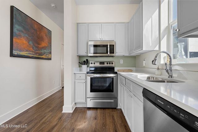 215 E 2nd Street, 6, Pass Christian, MS 39571