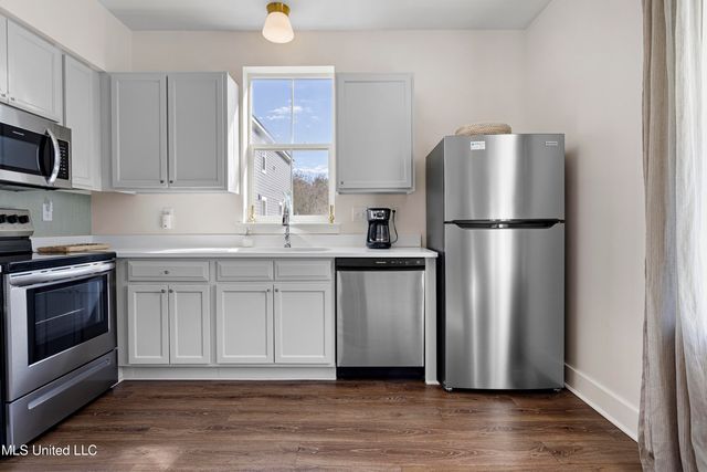 215 E 2nd Street, 6, Pass Christian, MS 39571