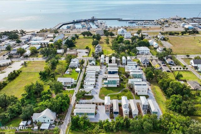 215 E 2nd Street, 6, Pass Christian, MS 39571