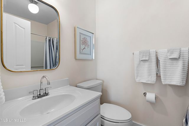 215 E 2nd Street, 6, Pass Christian, MS 39571