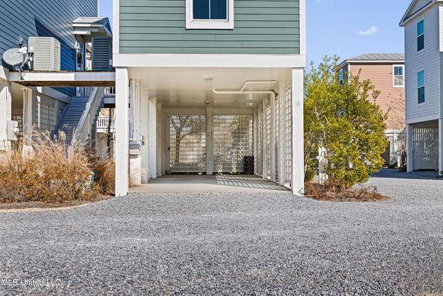 215 E 2nd Street, 6, Pass Christian, MS 39571