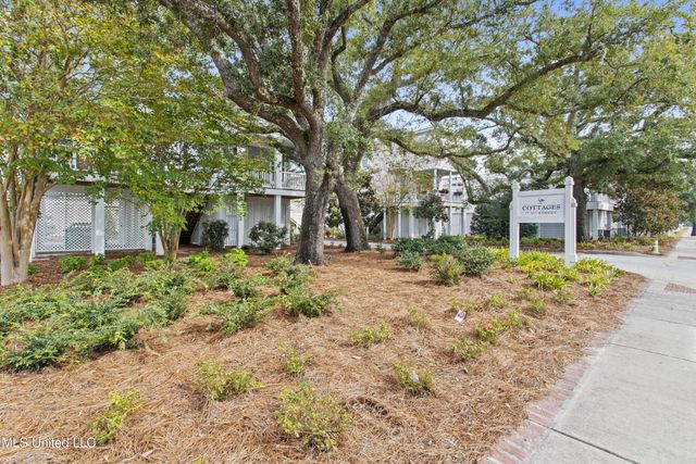 215 E 2nd Street, 6, Pass Christian, MS 39571