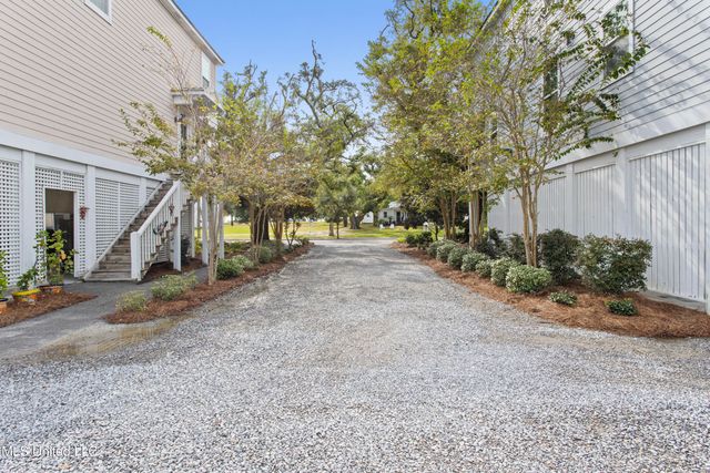 215 E 2nd Street, 6, Pass Christian, MS 39571