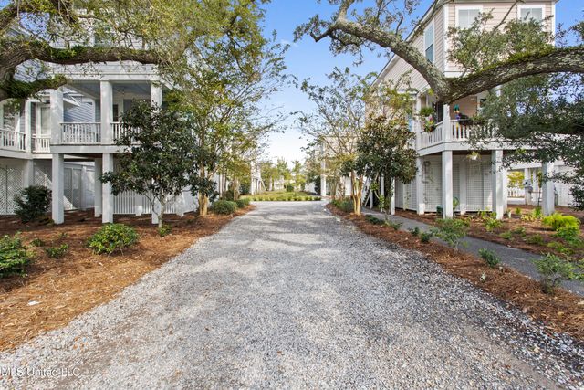 215 E 2nd Street, 6, Pass Christian, MS 39571