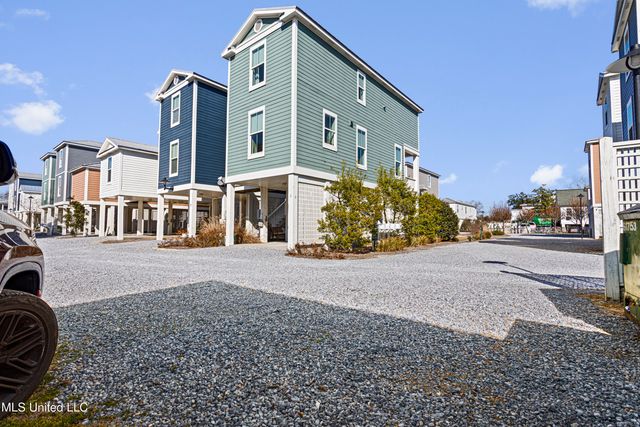 215 E 2nd Street, 6, Pass Christian, MS 39571