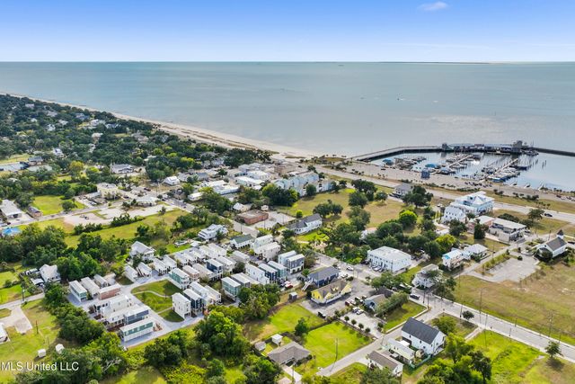 215 E 2nd Street, 6, Pass Christian, MS 39571