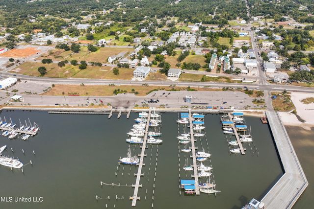 215 E 2nd Street, 6, Pass Christian, MS 39571