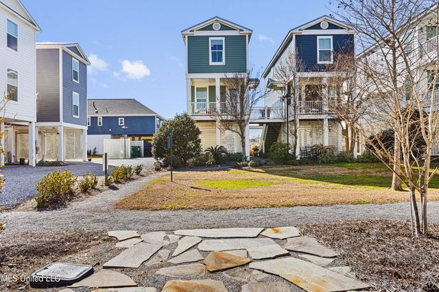 215 E 2nd Street, 6, Pass Christian, MS 39571