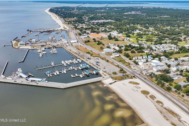 215 E 2nd Street, 6, Pass Christian, MS 39571