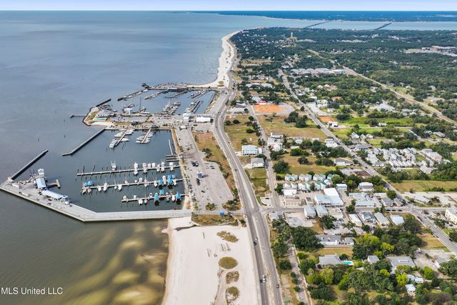 215 E 2nd Street, 6, Pass Christian, MS 39571