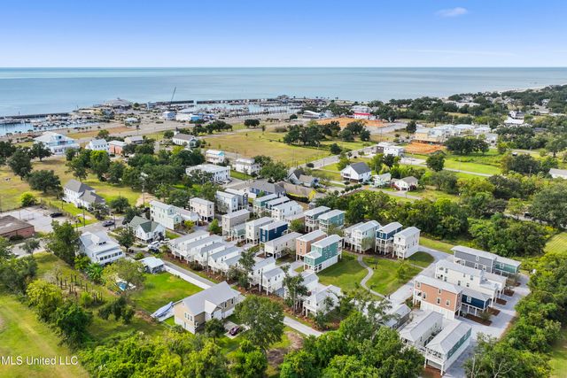 215 E 2nd Street, 6, Pass Christian, MS 39571